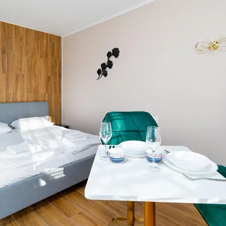 Wonder Home - Karkonosze Apartments with Garden and Seasonal Pool Myslakowice Exterior photo